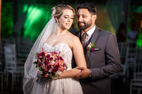 casar-noiva-vestido-make-cabelo-maquiagem-buque-madrinha-brinde-fotografo-fotos-fotografias-buque-aliança-civil-igreja-chacara-buffet-dança-banda-dj-por-do-sol-dama-drone-uberlandia-minas-gerais-amor-love-momento-unico-video-filmagem-mae-pai-filho-veio-oi'