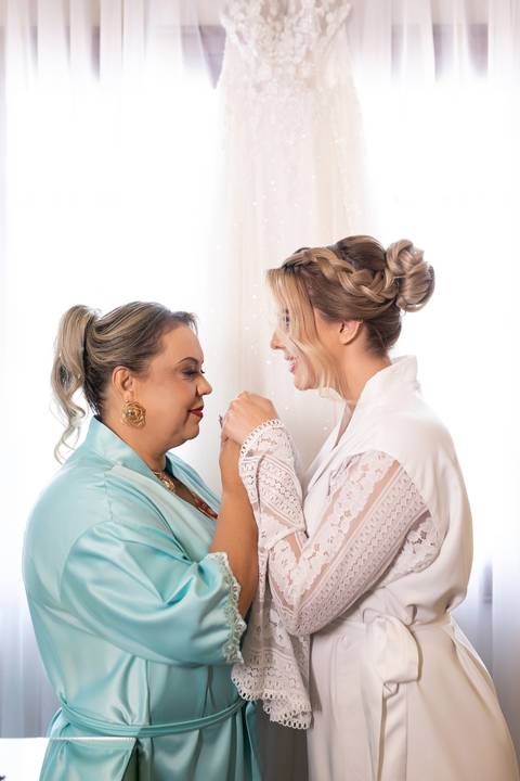 casar-noiva-vestido-make-cabelo-maquiagem-buque-madrinha-brinde-fotografo-fotos-fotografias-buque-aliança-civil-igreja-chacara-buffet-dança-banda-dj-por-do-sol-dama-drone-uberlandia-minas-gerais-amor-love-momento-unico-video-filmagem-mae-pai-filho-veio-oi'