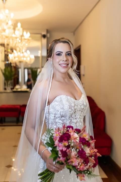 casar-noiva-vestido-make-cabelo-maquiagem-buque-madrinha-brinde-fotografo-fotos-fotografias-buque-aliança-civil-igreja-chacara-buffet-dança-banda-dj-por-do-sol-dama-drone-uberlandia-minas-gerais-amor-love-momento-unico-video-filmagem-mae-pai-filho-veio-oi'