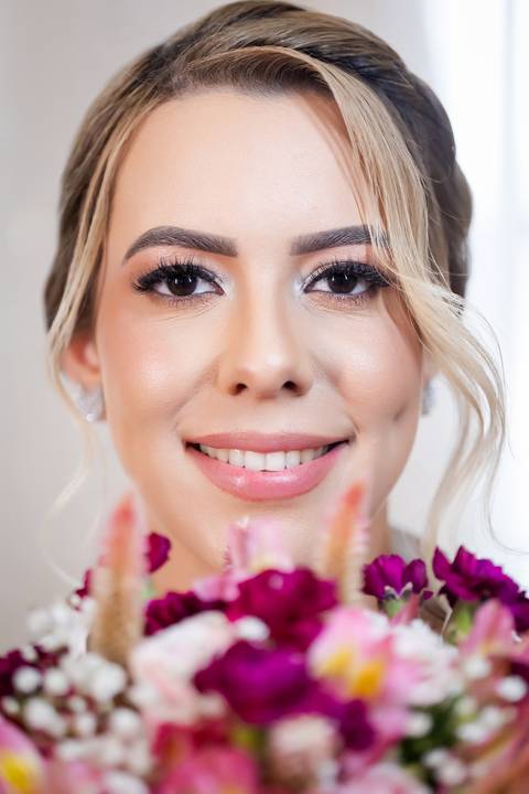 casar-noiva-vestido-make-cabelo-maquiagem-buque-madrinha-brinde-fotografo-fotos-fotografias-buque-aliança-civil-igreja-chacara-buffet-dança-banda-dj-por-do-sol-dama-drone-uberlandia-minas-gerais-amor-love-momento-unico-video-filmagem-mae-pai-filho-veio-oi'