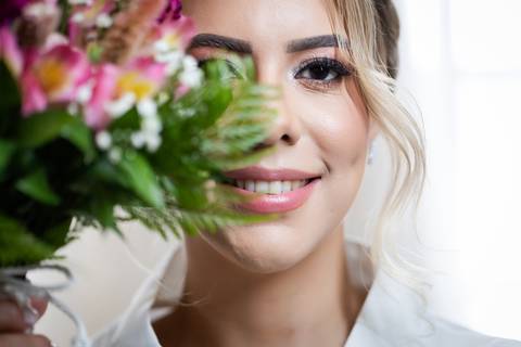 casar-noiva-vestido-make-cabelo-maquiagem-buque-madrinha-brinde-fotografo-fotos-fotografias-buque-aliança-civil-igreja-chacara-buffet-dança-banda-dj-por-do-sol-dama-drone-uberlandia-minas-gerais-amor-love-momento-unico-video-filmagem-mae-pai-filho-veio-oi'