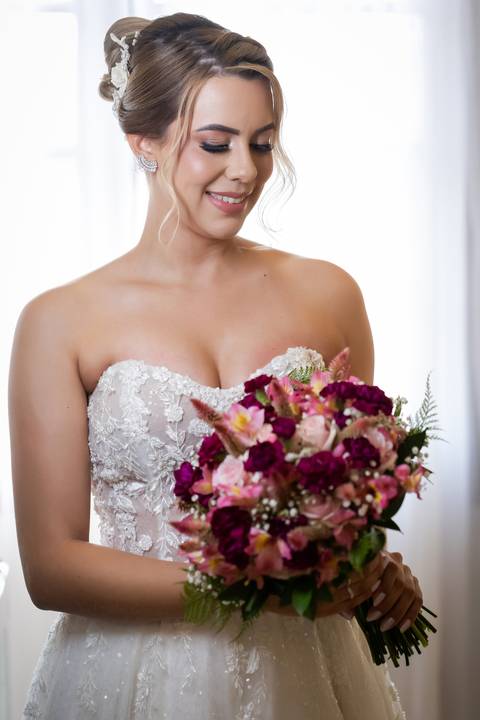 casar-noiva-vestido-make-cabelo-maquiagem-buque-madrinha-brinde-fotografo-fotos-fotografias-buque-aliança-civil-igreja-chacara-buffet-dança-banda-dj-por-do-sol-dama-drone-uberlandia-minas-gerais-amor-love-momento-unico-video-filmagem-mae-pai-filho-veio-oi'