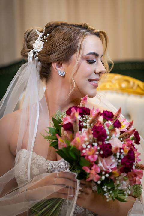 casar-noiva-vestido-make-cabelo-maquiagem-buque-madrinha-brinde-fotografo-fotos-fotografias-buque-aliança-civil-igreja-chacara-buffet-dança-banda-dj-por-do-sol-dama-drone-uberlandia-minas-gerais-amor-love-momento-unico-video-filmagem-mae-pai-filho-veio-oi'