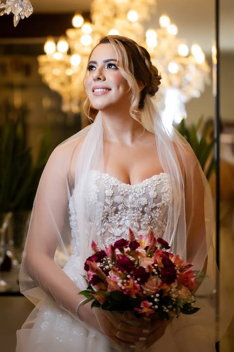 casar-noiva-vestido-make-cabelo-maquiagem-buque-madrinha-brinde-fotografo-fotos-fotografias-buque-aliança-civil-igreja-chacara-buffet-dança-banda-dj-por-do-sol-dama-drone-uberlandia-minas-gerais-amor-love-momento-unico-video-filmagem-mae-pai-filho-veio-oi'