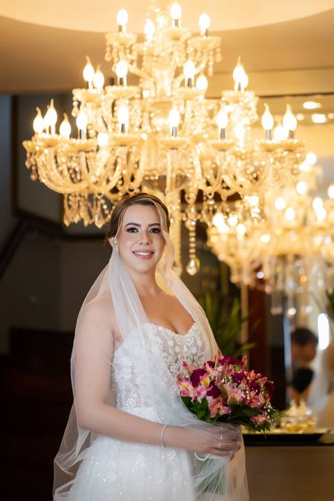 casar-noiva-vestido-make-cabelo-maquiagem-buque-madrinha-brinde-fotografo-fotos-fotografias-buque-aliança-civil-igreja-chacara-buffet-dança-banda-dj-por-do-sol-dama-drone-uberlandia-minas-gerais-amor-love-momento-unico-video-filmagem-mae-pai-filho-veio-oi'