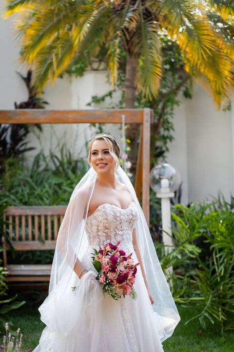casar-noiva-vestido-make-cabelo-maquiagem-buque-madrinha-brinde-fotografo-fotos-fotografias-buque-aliança-civil-igreja-chacara-buffet-dança-banda-dj-por-do-sol-dama-drone-uberlandia-minas-gerais-amor-love-momento-unico-video-filmagem-mae-pai-filho-veio-oi'
