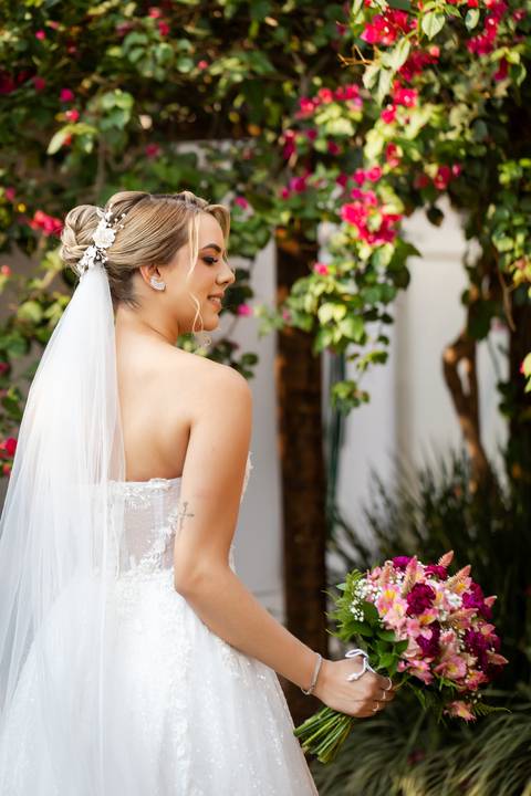 casar-noiva-vestido-make-cabelo-maquiagem-buque-madrinha-brinde-fotografo-fotos-fotografias-buque-aliança-civil-igreja-chacara-buffet-dança-banda-dj-por-do-sol-dama-drone-uberlandia-minas-gerais-amor-love-momento-unico-video-filmagem-mae-pai-filho-veio-oi'