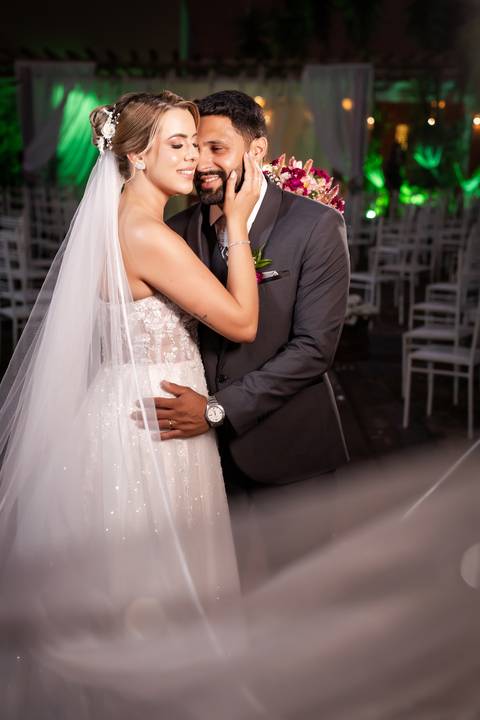 casar-noiva-vestido-make-cabelo-maquiagem-buque-madrinha-brinde-fotografo-fotos-fotografias-buque-aliança-civil-igreja-chacara-buffet-dança-banda-dj-por-do-sol-dama-drone-uberlandia-minas-gerais-amor-love-momento-unico-video-filmagem-mae-pai-filho-veio-oi'