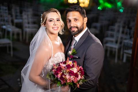 casar-noiva-vestido-make-cabelo-maquiagem-buque-madrinha-brinde-fotografo-fotos-fotografias-buque-aliança-civil-igreja-chacara-buffet-dança-banda-dj-por-do-sol-dama-drone-uberlandia-minas-gerais-amor-love-momento-unico-video-filmagem-mae-pai-filho-veio-oi'