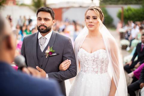 casar-noiva-vestido-make-cabelo-maquiagem-buque-madrinha-brinde-fotografo-fotos-fotografias-buque-aliança-civil-igreja-chacara-buffet-dança-banda-dj-por-do-sol-dama-drone-uberlandia-minas-gerais-amor-love-momento-unico-video-filmagem-mae-pai-filho-veio-oi'