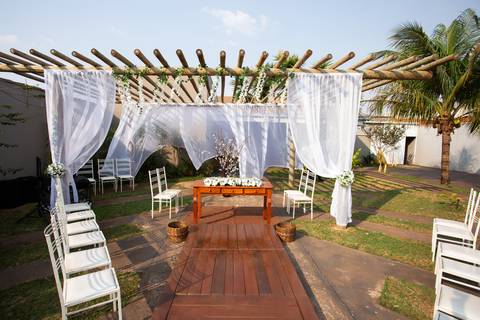 casar-noiva-vestido-make-cabelo-maquiagem-buque-madrinha-brinde-fotografo-fotos-fotografias-buque-aliança-civil-igreja-chacara-buffet-dança-banda-dj-por-do-sol-dama-drone-uberlandia-minas-gerais-amor-love-momento-unico-video-filmagem-mae-pai-filho-veio-oi'