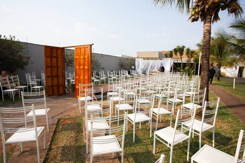 casar-noiva-vestido-make-cabelo-maquiagem-buque-madrinha-brinde-fotografo-fotos-fotografias-buque-aliança-civil-igreja-chacara-buffet-dança-banda-dj-por-do-sol-dama-drone-uberlandia-minas-gerais-amor-love-momento-unico-video-filmagem-mae-pai-filho-veio-oi'