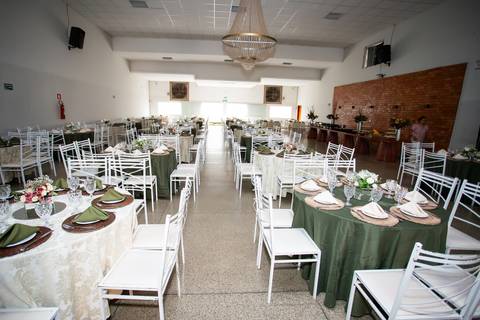 casar-noiva-vestido-make-cabelo-maquiagem-buque-madrinha-brinde-fotografo-fotos-fotografias-buque-aliança-civil-igreja-chacara-buffet-dança-banda-dj-por-do-sol-dama-drone-uberlandia-minas-gerais-amor-love-momento-unico-video-filmagem-mae-pai-filho-veio-oi'