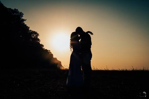 casamento-casar-noiva-make-vestido-buque-brinde-madrinha-dama-rainha-amor-fotografia-de-casamento-noivo-padrinho-chacara-love-cerimonial-igreja-por-do-sol-fotografo-fotos-dj-buffet-dança-uberlandia-minas-gerais-aliança-anel-banda-bar-buffet-buque-paixao- '