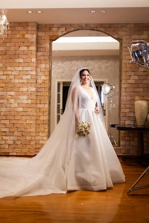 casamento-casar-cerimonia-noiva-vestido-atelie-buque-make-off-maquiagem-fotografo-daniel-custodio-madrinha-dama-cabelo-noivo-padrinho-carro-festa-terno-chacra-bufft-atelie-mae-pai-por-do-sol-love-amor-wedding-brinde-padre-igreja-brinco-sapato-aliança-love'