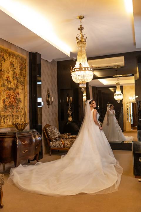 casamento-casar-cerimonia-noiva-vestido-atelie-buque-make-off-maquiagem-fotografo-daniel-custodio-madrinha-dama-cabelo-noivo-padrinho-carro-festa-terno-chacra-bufft-atelie-mae-pai-por-do-sol-love-amor-wedding-brinde-padre-igreja-brinco-sapato-aliança-love'