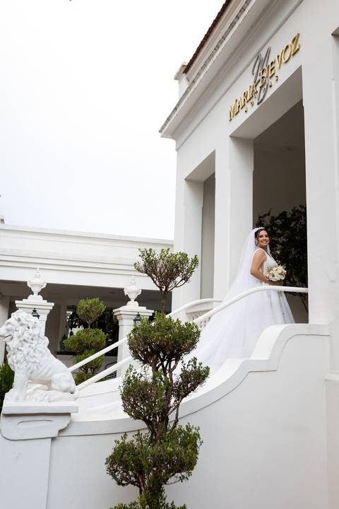 casamento-casar-cerimonia-noiva-vestido-atelie-buque-make-off-maquiagem-fotografo-daniel-custodio-madrinha-dama-cabelo-noivo-padrinho-carro-festa-terno-chacra-bufft-atelie-mae-pai-por-do-sol-love-amor-wedding-brinde-padre-igreja-brinco-sapato-aliança-love'