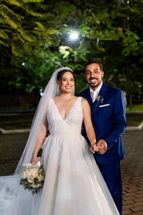 casamento-casar-cerimonia-noiva-vestido-atelie-buque-make-off-maquiagem-fotografo-daniel-custodio-madrinha-dama-cabelo-noivo-padrinho-carro-festa-terno-chacra-bufft-atelie-mae-pai-por-do-sol-love-amor-wedding-brinde-padre-igreja-brinco-sapato-aliança-love'