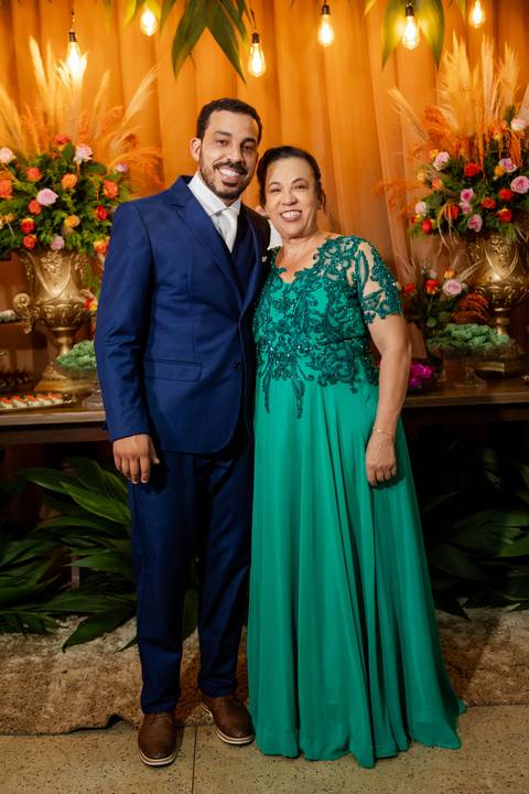 casamento-casar-cerimonia-noiva-vestido-atelie-buque-make-off-maquiagem-fotografo-daniel-custodio-madrinha-dama-cabelo-noivo-padrinho-carro-festa-terno-chacra-bufft-atelie-mae-pai-por-do-sol-love-amor-wedding-brinde-padre-igreja-brinco-sapato-aliança-love'