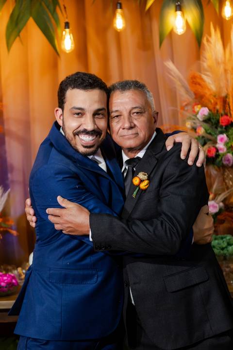 casamento-casar-cerimonia-noiva-vestido-atelie-buque-make-off-maquiagem-fotografo-daniel-custodio-madrinha-dama-cabelo-noivo-padrinho-carro-festa-terno-chacra-bufft-atelie-mae-pai-por-do-sol-love-amor-wedding-brinde-padre-igreja-brinco-sapato-aliança-love'