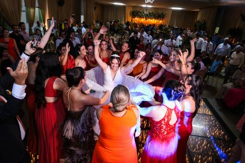 casamento-casar-cerimonia-noiva-vestido-atelie-buque-make-off-maquiagem-fotografo-daniel-custodio-madrinha-dama-cabelo-noivo-padrinho-carro-festa-terno-chacra-bufft-atelie-mae-pai-por-do-sol-love-amor-wedding-brinde-padre-igreja-brinco-sapato-aliança-love'