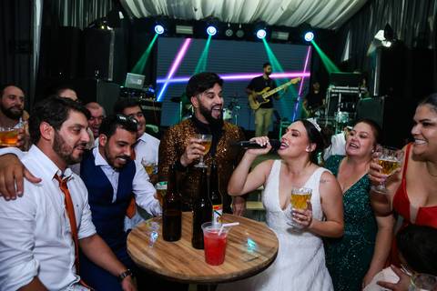 casamento-casar-cerimonia-noiva-vestido-atelie-buque-make-off-maquiagem-fotografo-daniel-custodio-madrinha-dama-cabelo-noivo-padrinho-carro-festa-terno-chacra-bufft-atelie-mae-pai-por-do-sol-love-amor-wedding-brinde-padre-igreja-brinco-sapato-aliança-love'