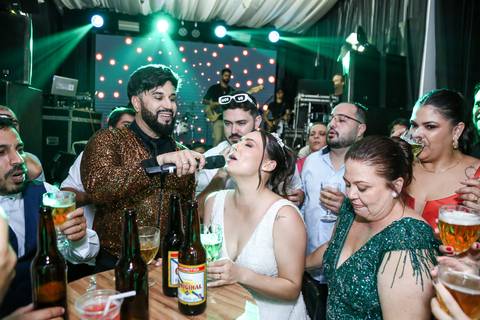 casamento-casar-cerimonia-noiva-vestido-atelie-buque-make-off-maquiagem-fotografo-daniel-custodio-madrinha-dama-cabelo-noivo-padrinho-carro-festa-terno-chacra-bufft-atelie-mae-pai-por-do-sol-love-amor-wedding-brinde-padre-igreja-brinco-sapato-aliança-love'