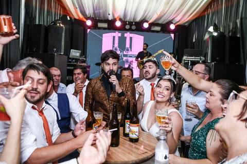 casamento-casar-cerimonia-noiva-vestido-atelie-buque-make-off-maquiagem-fotografo-daniel-custodio-madrinha-dama-cabelo-noivo-padrinho-carro-festa-terno-chacra-bufft-atelie-mae-pai-por-do-sol-love-amor-wedding-brinde-padre-igreja-brinco-sapato-aliança-love'