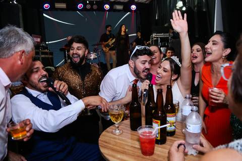 casamento-casar-cerimonia-noiva-vestido-atelie-buque-make-off-maquiagem-fotografo-daniel-custodio-madrinha-dama-cabelo-noivo-padrinho-carro-festa-terno-chacra-bufft-atelie-mae-pai-por-do-sol-love-amor-wedding-brinde-padre-igreja-brinco-sapato-aliança-love'