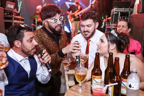 casamento-casar-cerimonia-noiva-vestido-atelie-buque-make-off-maquiagem-fotografo-daniel-custodio-madrinha-dama-cabelo-noivo-padrinho-carro-festa-terno-chacra-bufft-atelie-mae-pai-por-do-sol-love-amor-wedding-brinde-padre-igreja-brinco-sapato-aliança-love'