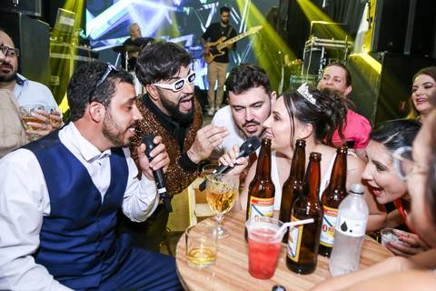 casamento-casar-cerimonia-noiva-vestido-atelie-buque-make-off-maquiagem-fotografo-daniel-custodio-madrinha-dama-cabelo-noivo-padrinho-carro-festa-terno-chacra-bufft-atelie-mae-pai-por-do-sol-love-amor-wedding-brinde-padre-igreja-brinco-sapato-aliança-love'