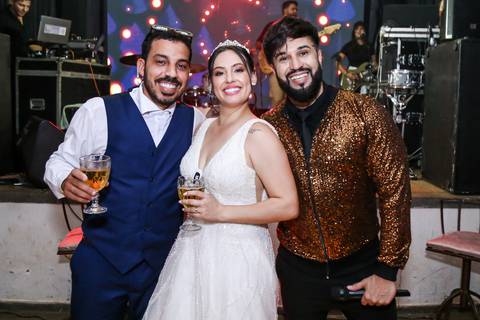 casamento-casar-cerimonia-noiva-vestido-atelie-buque-make-off-maquiagem-fotografo-daniel-custodio-madrinha-dama-cabelo-noivo-padrinho-carro-festa-terno-chacra-bufft-atelie-mae-pai-por-do-sol-love-amor-wedding-brinde-padre-igreja-brinco-sapato-aliança-love'