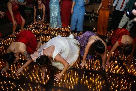 casamento-casar-cerimonia-noiva-vestido-atelie-buque-make-off-maquiagem-fotografo-daniel-custodio-madrinha-dama-cabelo-noivo-padrinho-carro-festa-terno-chacra-bufft-atelie-mae-pai-por-do-sol-love-amor-wedding-brinde-padre-igreja-brinco-sapato-aliança-love'