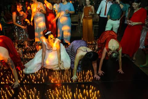 casamento-casar-cerimonia-noiva-vestido-atelie-buque-make-off-maquiagem-fotografo-daniel-custodio-madrinha-dama-cabelo-noivo-padrinho-carro-festa-terno-chacra-bufft-atelie-mae-pai-por-do-sol-love-amor-wedding-brinde-padre-igreja-brinco-sapato-aliança-love'