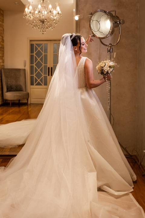 casamento-casar-cerimonia-noiva-vestido-atelie-buque-make-off-maquiagem-fotografo-daniel-custodio-madrinha-dama-cabelo-noivo-padrinho-carro-festa-terno-chacra-bufft-atelie-mae-pai-por-do-sol-love-amor-wedding-brinde-padre-igreja-brinco-sapato-aliança-love'