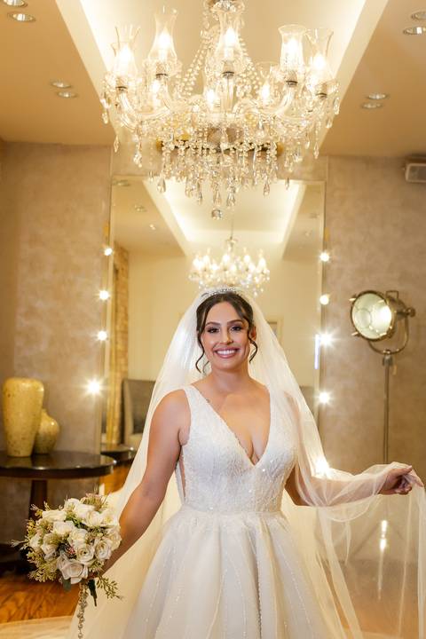 casamento-casar-cerimonia-noiva-vestido-atelie-buque-make-off-maquiagem-fotografo-daniel-custodio-madrinha-dama-cabelo-noivo-padrinho-carro-festa-terno-chacra-bufft-atelie-mae-pai-por-do-sol-love-amor-wedding-brinde-padre-igreja-brinco-sapato-aliança-love'