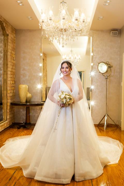 casamento-casar-cerimonia-noiva-vestido-atelie-buque-make-off-maquiagem-fotografo-daniel-custodio-madrinha-dama-cabelo-noivo-padrinho-carro-festa-terno-chacra-bufft-atelie-mae-pai-por-do-sol-love-amor-wedding-brinde-padre-igreja-brinco-sapato-aliança-love'