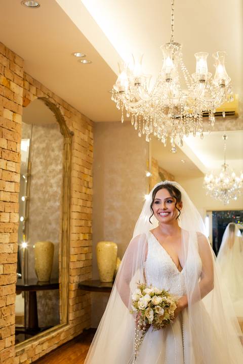 casamento-casar-cerimonia-noiva-vestido-atelie-buque-make-off-maquiagem-fotografo-daniel-custodio-madrinha-dama-cabelo-noivo-padrinho-carro-festa-terno-chacra-bufft-atelie-mae-pai-por-do-sol-love-amor-wedding-brinde-padre-igreja-brinco-sapato-aliança-love'