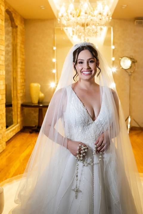 casamento-casar-cerimonia-noiva-vestido-atelie-buque-make-off-maquiagem-fotografo-daniel-custodio-madrinha-dama-cabelo-noivo-padrinho-carro-festa-terno-chacra-bufft-atelie-mae-pai-por-do-sol-love-amor-wedding-brinde-padre-igreja-brinco-sapato-aliança-love'