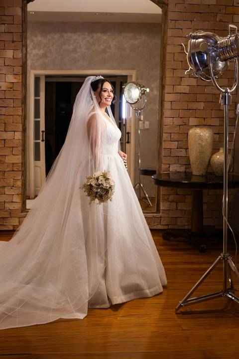 casamento-casar-cerimonia-noiva-vestido-atelie-buque-make-off-maquiagem-fotografo-daniel-custodio-madrinha-dama-cabelo-noivo-padrinho-carro-festa-terno-chacra-bufft-atelie-mae-pai-por-do-sol-love-amor-wedding-brinde-padre-igreja-brinco-sapato-aliança-love'