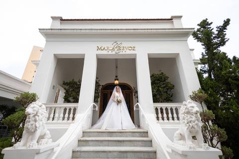 casamento-casar-cerimonia-noiva-vestido-atelie-buque-make-off-maquiagem-fotografo-daniel-custodio-madrinha-dama-cabelo-noivo-padrinho-carro-festa-terno-chacra-bufft-atelie-mae-pai-por-do-sol-love-amor-wedding-brinde-padre-igreja-brinco-sapato-aliança-love'