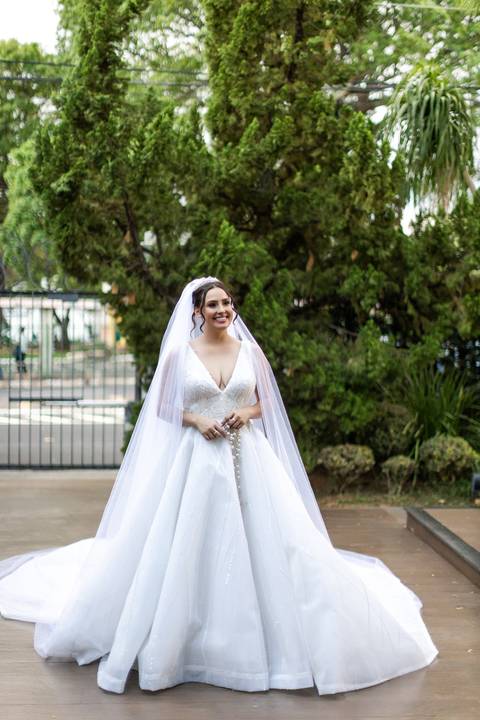 casamento-casar-cerimonia-noiva-vestido-atelie-buque-make-off-maquiagem-fotografo-daniel-custodio-madrinha-dama-cabelo-noivo-padrinho-carro-festa-terno-chacra-bufft-atelie-mae-pai-por-do-sol-love-amor-wedding-brinde-padre-igreja-brinco-sapato-aliança-love'