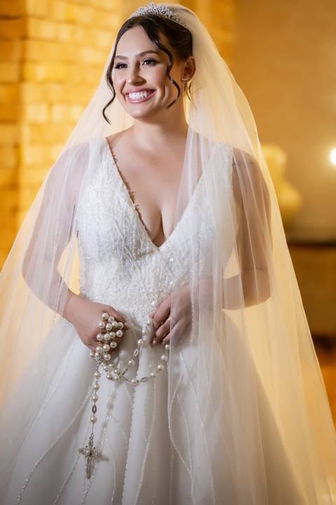 casamento-casar-cerimonia-noiva-vestido-atelie-buque-make-off-maquiagem-fotografo-daniel-custodio-madrinha-dama-cabelo-noivo-padrinho-carro-festa-terno-chacra-bufft-atelie-mae-pai-por-do-sol-love-amor-wedding-brinde-padre-igreja-brinco-sapato-aliança-love'