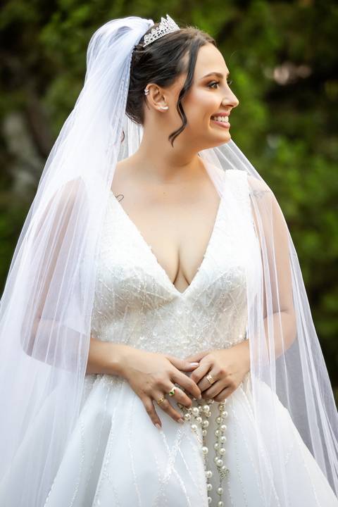 casamento-casar-cerimonia-noiva-vestido-atelie-buque-make-off-maquiagem-fotografo-daniel-custodio-madrinha-dama-cabelo-noivo-padrinho-carro-festa-terno-chacra-bufft-atelie-mae-pai-por-do-sol-love-amor-wedding-brinde-padre-igreja-brinco-sapato-aliança-love'