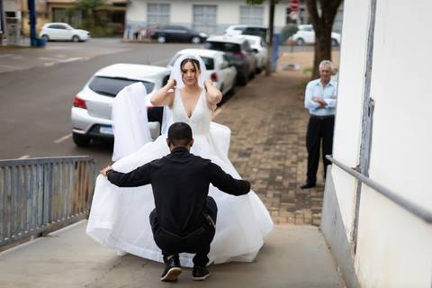 casamento-casar-cerimonia-noiva-vestido-atelie-buque-make-off-maquiagem-fotografo-daniel-custodio-madrinha-dama-cabelo-noivo-padrinho-carro-festa-terno-chacra-bufft-atelie-mae-pai-por-do-sol-love-amor-wedding-brinde-padre-igreja-brinco-sapato-aliança-love'
