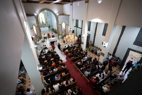 casamento-casar-cerimonia-noiva-vestido-atelie-buque-make-off-maquiagem-fotografo-daniel-custodio-madrinha-dama-cabelo-noivo-padrinho-carro-festa-terno-chacra-bufft-atelie-mae-pai-por-do-sol-love-amor-wedding-brinde-padre-igreja-brinco-sapato-aliança-love'
