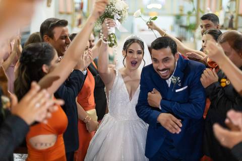 casamento-casar-cerimonia-noiva-vestido-atelie-buque-make-off-maquiagem-fotografo-daniel-custodio-madrinha-dama-cabelo-noivo-padrinho-carro-festa-terno-chacra-bufft-atelie-mae-pai-por-do-sol-love-amor-wedding-brinde-padre-igreja-brinco-sapato-aliança-love'