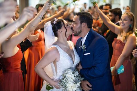 casamento-casar-cerimonia-noiva-vestido-atelie-buque-make-off-maquiagem-fotografo-daniel-custodio-madrinha-dama-cabelo-noivo-padrinho-carro-festa-terno-chacra-bufft-atelie-mae-pai-por-do-sol-love-amor-wedding-brinde-padre-igreja-brinco-sapato-aliança-love'