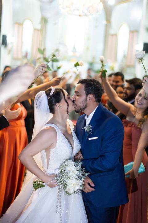 casamento-casar-cerimonia-noiva-vestido-atelie-buque-make-off-maquiagem-fotografo-daniel-custodio-madrinha-dama-cabelo-noivo-padrinho-carro-festa-terno-chacra-bufft-atelie-mae-pai-por-do-sol-love-amor-wedding-brinde-padre-igreja-brinco-sapato-aliança-love'