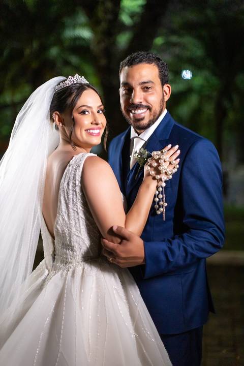 casamento-casar-cerimonia-noiva-vestido-atelie-buque-make-off-maquiagem-fotografo-daniel-custodio-madrinha-dama-cabelo-noivo-padrinho-carro-festa-terno-chacra-bufft-atelie-mae-pai-por-do-sol-love-amor-wedding-brinde-padre-igreja-brinco-sapato-aliança-love'